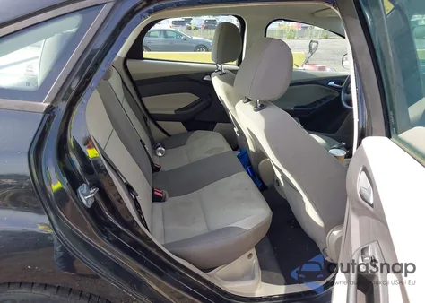 2014 Ford Focus Se z USA, uszkodzony, nr VIN 1FADP3F25EL304461